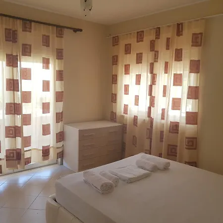 Flori Apartment *