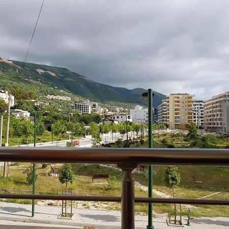 Apartment Flori *