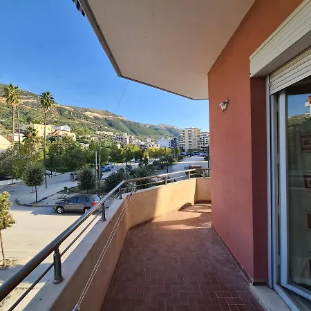 Apartment Flori *
