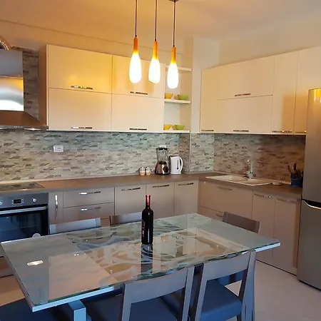 Flori Apartment