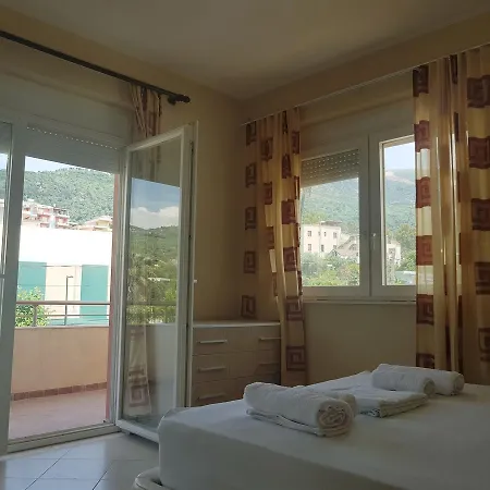 Flori Apartment